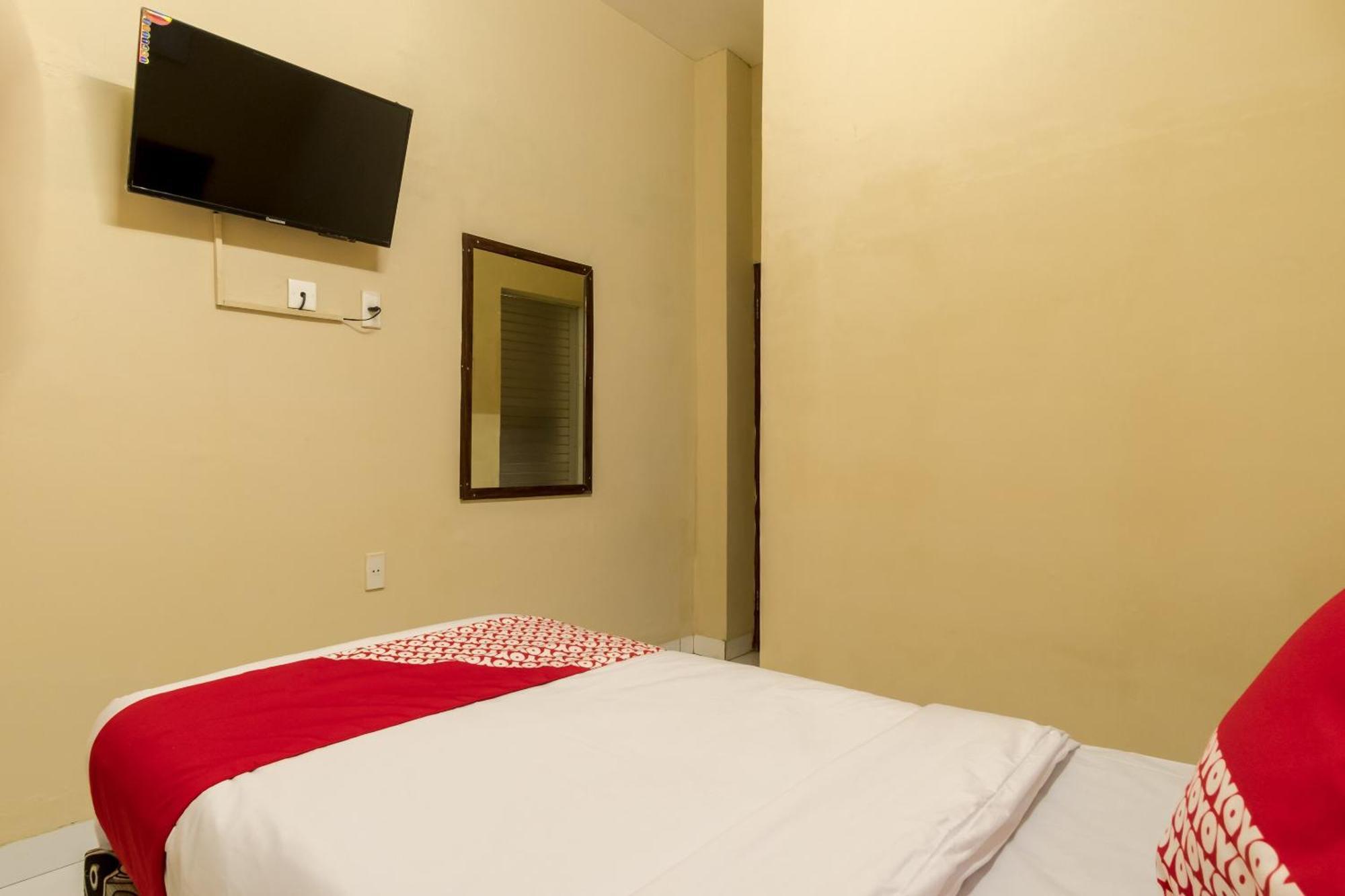 Capital O 615 Residence Puri Hotel Syariah Medan Buitenkant foto